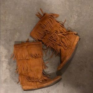 Minnetonka moccasin boots